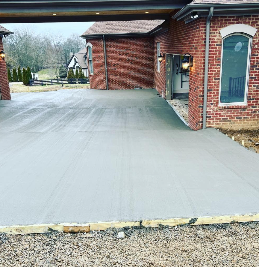 Driveway with stone trim